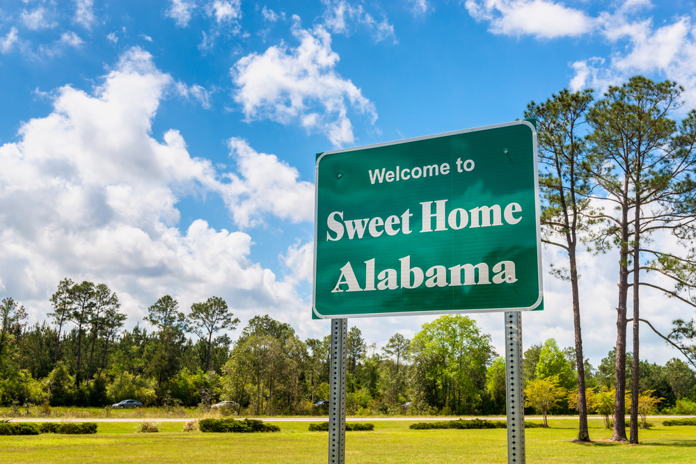 photo of the sign to welcome to alabama