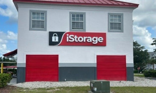 iStorage main office side in Spring Hill, FL on Commercial Way